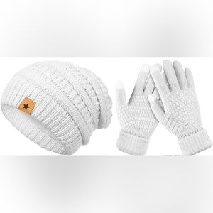 Women’s Winter Fleece Lined Knitted Hat & Warm Touchscreen Gloves Set in White.